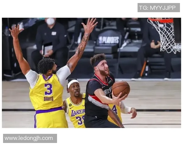 猛龙与雄鹿激战第四节精彩回顾关键时刻决定胜负的瞬间分析